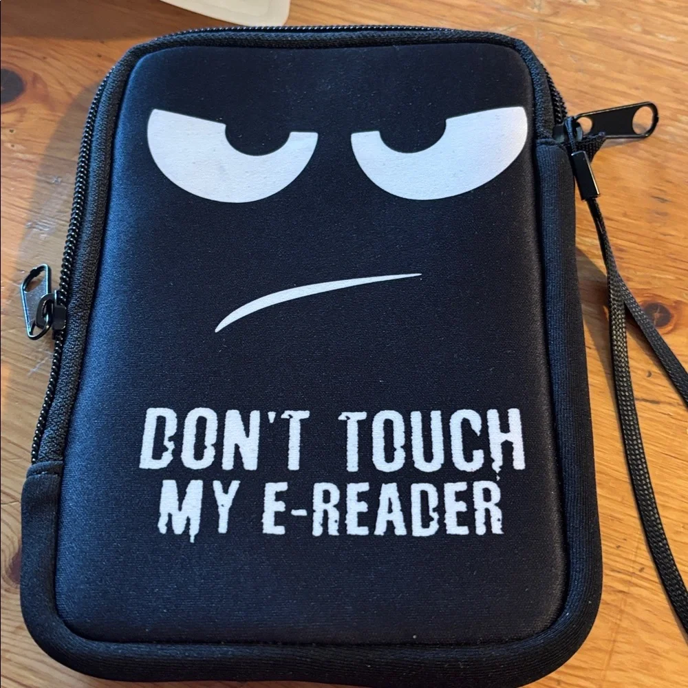 NWOT kwmobile E-Reader Sleeve with Fun Design